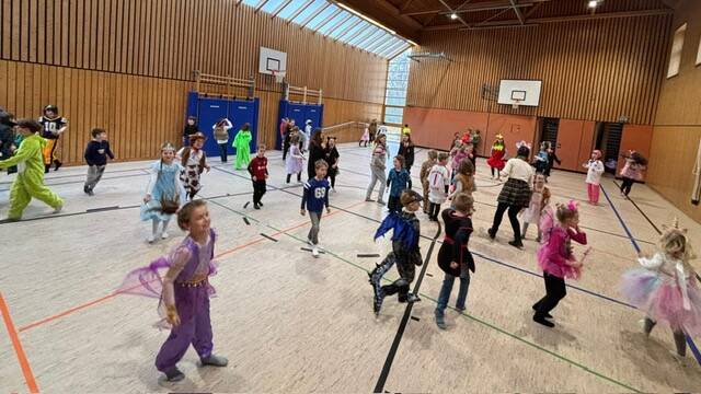 Bild Faschingsparty in der Turnhalle 2025